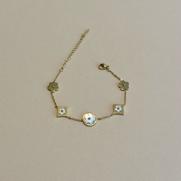 Flower bracelet M1056 - Picture 2 of 4